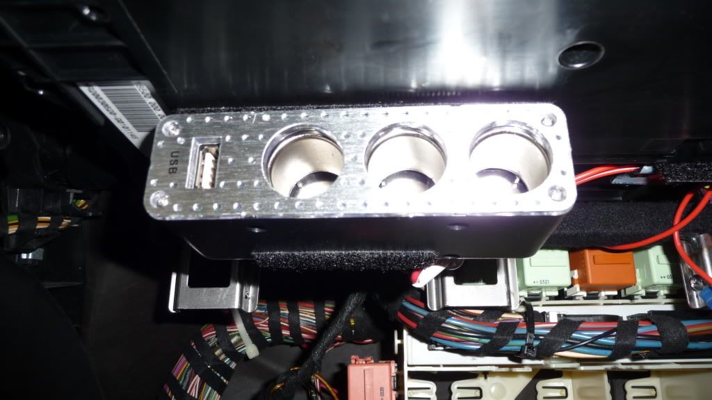 DIY: Additional 12V Power sockets and USB charging. doityourself