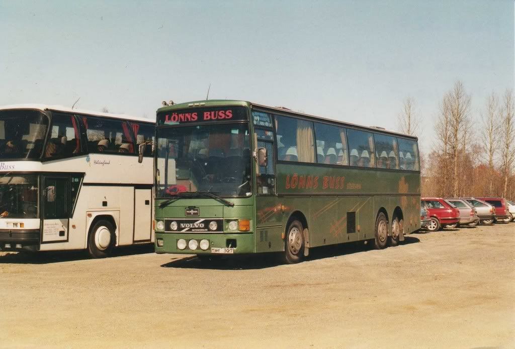 MWY 327 (Lönns Buss)