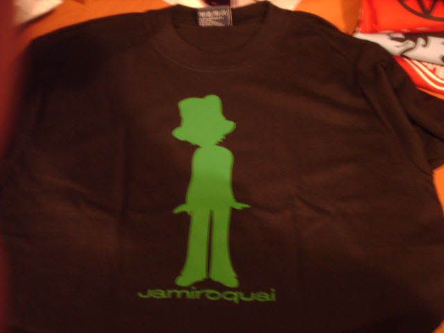 No se puede mostrar la imagen “http://i231.photobucket.com/albums/ee176/amnesiac2006/jamiroquainegraverde.jpg?t=1224032283” porque contiene errores.