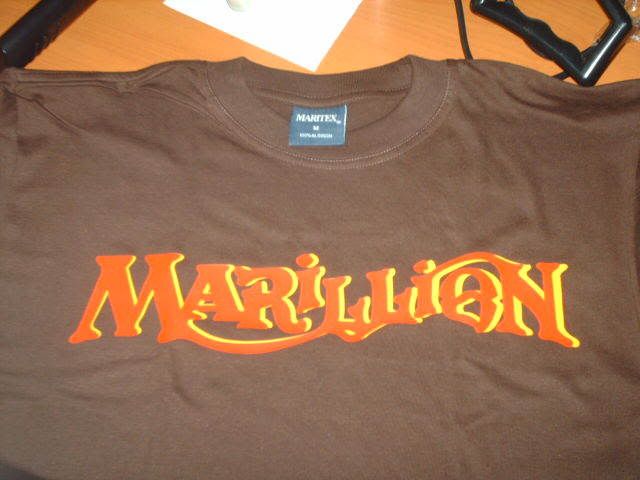 No se puede mostrar la imagen “http://i231.photobucket.com/albums/ee176/amnesiac2006/marillion.jpg?t=1224032012” porque contiene errores.