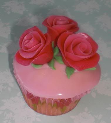 http://i231.photobucket.com/albums/ee186/annebrith/pinkcupcake.jpg