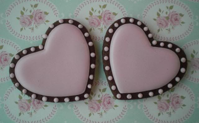 http://i231.photobucket.com/albums/ee186/annebrith/rosahjertekjeks.jpg