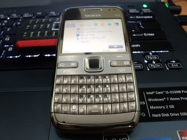 bán 2 máy e72 xám và vàng đồng nguyên zin a.z.máy đẹp bao 1 tuần