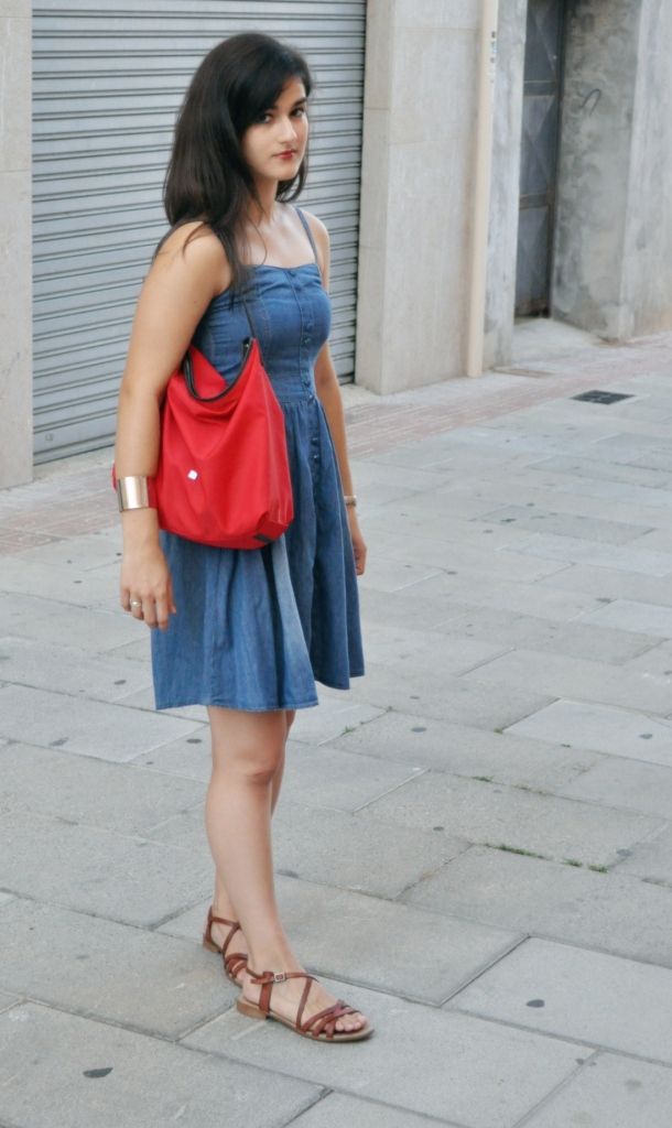 something fashion, valencia fashion blogger spain, oasap review angel wings earrings cute manga cartoon jewelry, amanda r., purificacion garcia red tote bag style, ootd look du jour, valencia streetstyle, brown sandals oropesa del mar dress denim moda verano