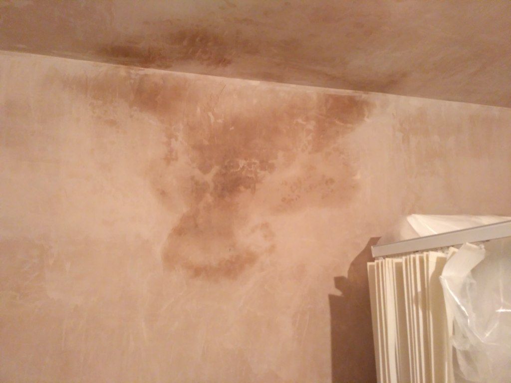 Bedroom Wall/Ceiling Chimney Damp