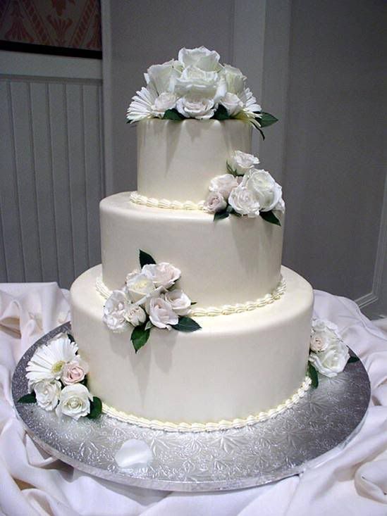 simple wedding cakes with flowers