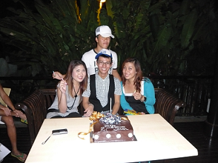 Jovan with the Singapore Idols