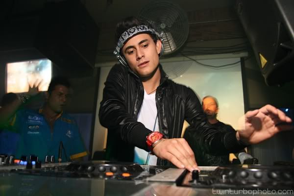 IMAGE: http://i231.photobucket.com/albums/ee313/twinturbo_photo/IMG_5260.jpg