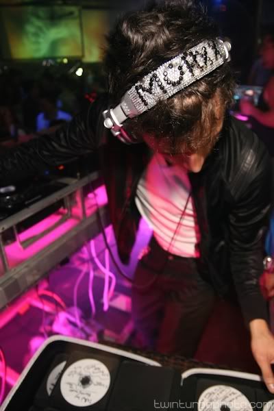 IMAGE: http://i231.photobucket.com/albums/ee313/twinturbo_photo/IMG_5347.jpg