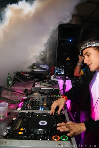 IMAGE: http://i231.photobucket.com/albums/ee313/twinturbo_photo/IMG_5376.jpg