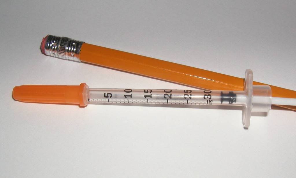 http://i231.photobucket.com/albums/ee89/AprilsPhotostoshare/u1003syringe.jpg