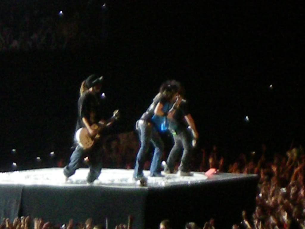 2beb84775c9d64a61a.jpg picture by Ewellyn10